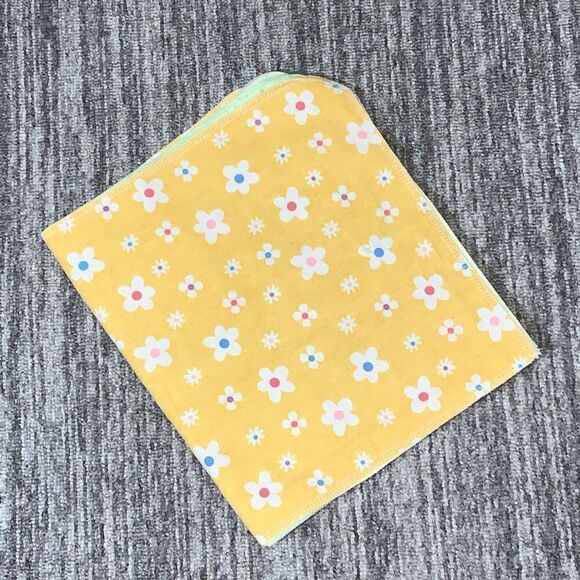 Lot of 4 Handmade Baby Burp Cloths Cotton‎ Yellow Green Patterns Shower Gift New - Picture 1 of 2